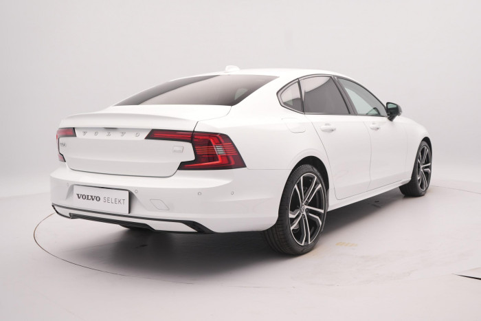 Volvo S90 T8 AWD RECHARGE REZERVACE