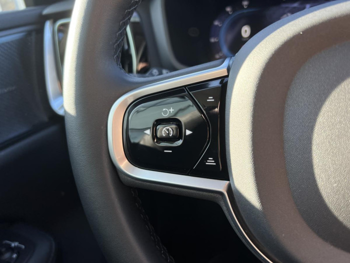 Volvo V60 CROSS COUNTRY B4 AWD REZERVACE
