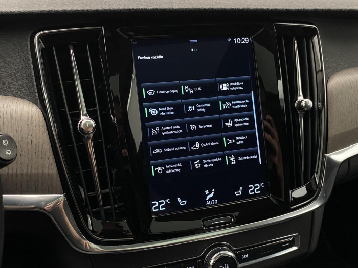 Volvo V90 CC B4 AWD MOMENTUM  REZERVACE 2.0 CC CC Momentum