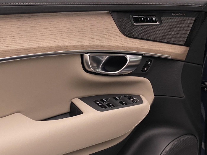 Volvo XC90 T8 AWD RECHARGE DARK ULTRA 7