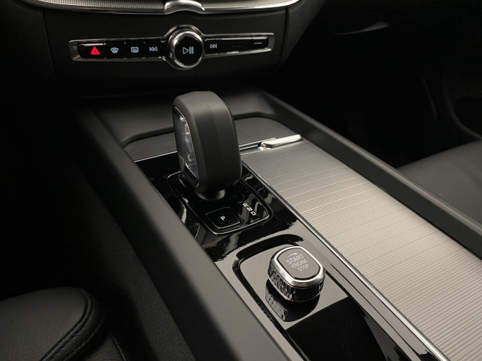 Volvo XC60 B4 AWD DARK PLUS AUT 1.maj
