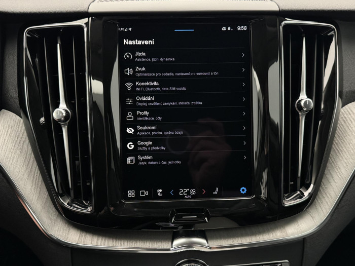 Volvo XC60 B5 AWD PLUS DARK AUT REZERVACE