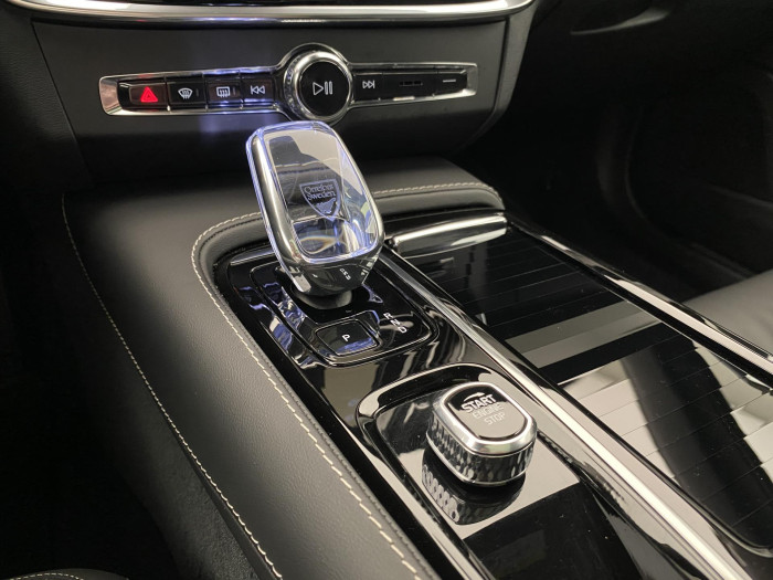 Volvo V90 T6 AWD PLUG-IN DARK ULTRA