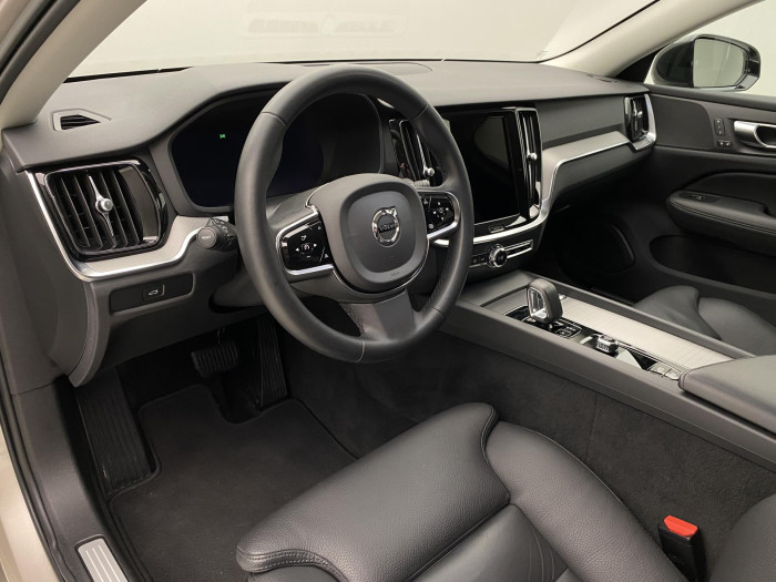 Volvo V60 B4 DARK PLUS AUT CZ