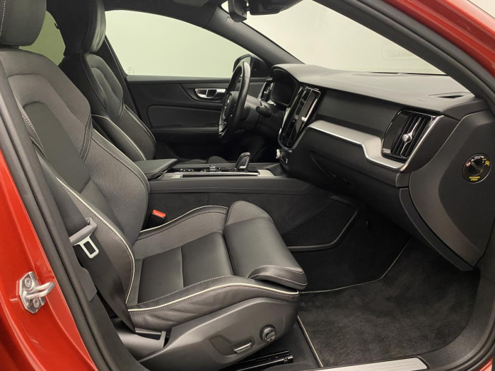 Volvo S60 B5 AWD R-DESIGN AUT REZERVACE