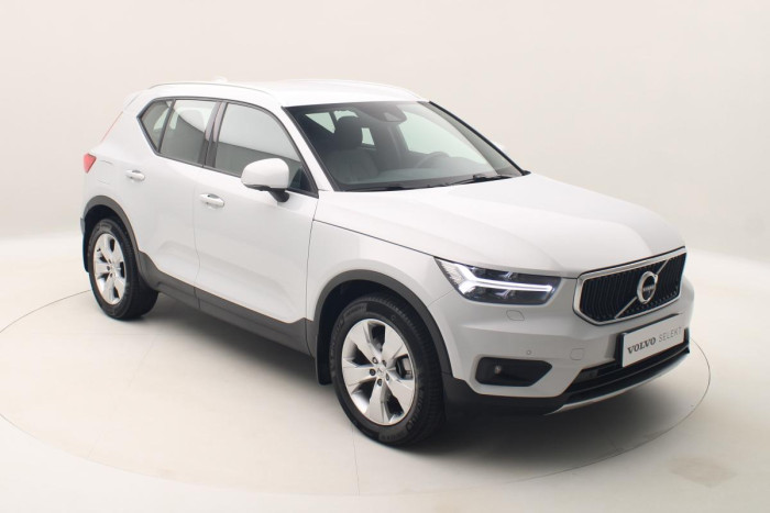 Volvo XC40 B4 MOMENTUM AUT REZERVACE 2.0 Momentum