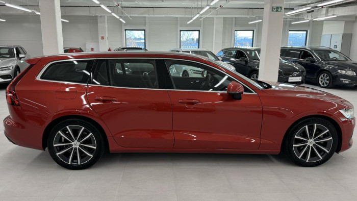 Volvo V60 B4 MOMENTUM AUT REZERVACE 2.0 Momentum