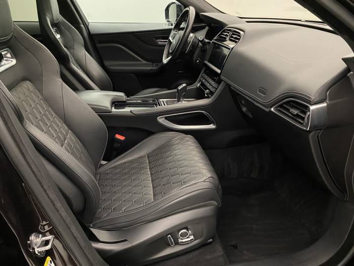 Jaguar F-Pace 5.0 V8 SVR AWD REZERVACE 5.0 V8