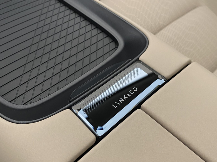 Lynk & Co 08 MORE PHEV