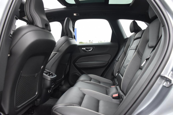 Volvo XC60 D3 R-Design 1.maj. REZERVACE 2.0 d