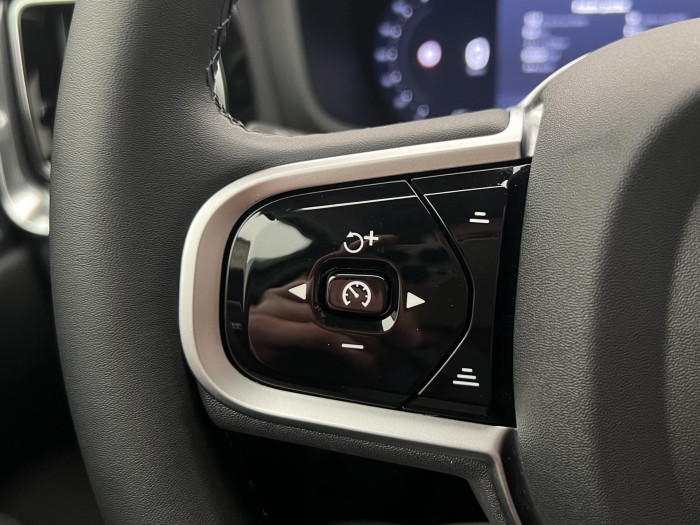 Volvo V60 B4 PLUS DARK AUT 1.maj.