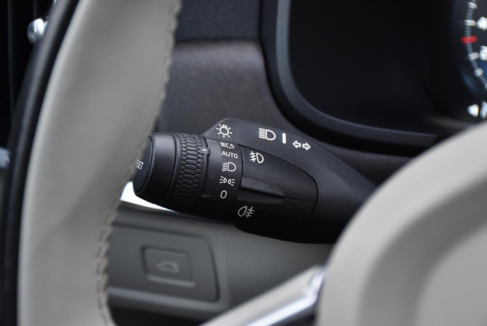 Volvo V90 CC D5 AWD PRO AUT REZERVACE 2.0 d CC CC