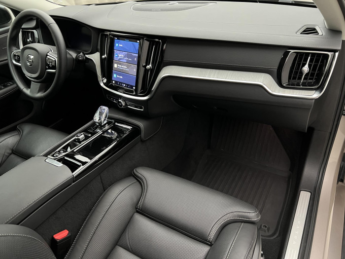 Volvo V60 T6 AWD AUT RECHARGE DARK ULTRA