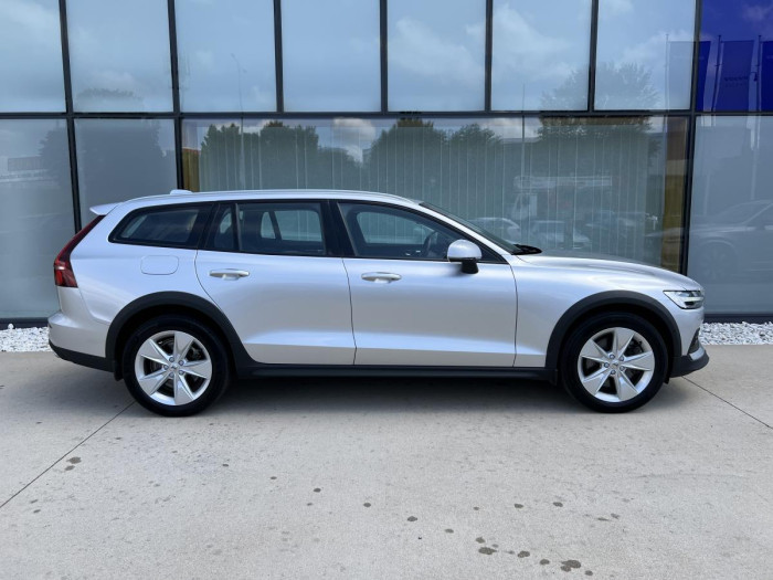 Volvo V60 CROSS COUNTRY B4 AWD REZERVACE