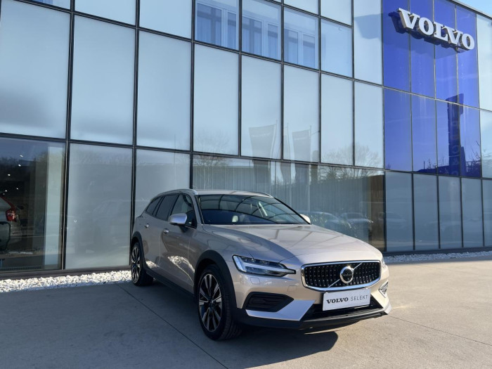 Volvo V60 CROSS COUNTRY B4 AWD REZERVACE