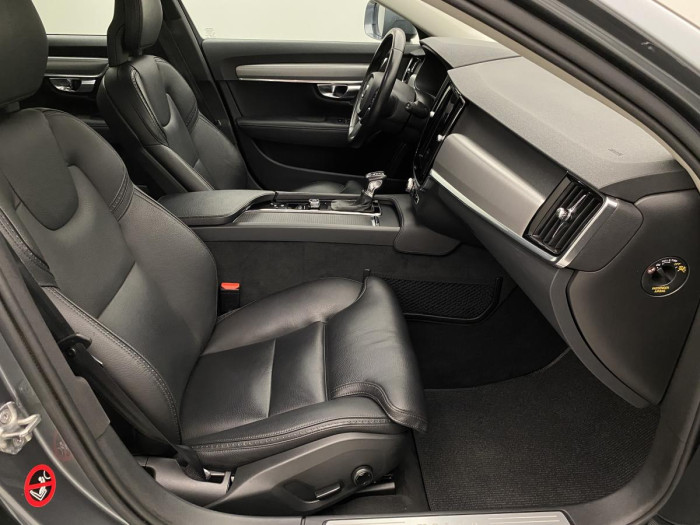 Volvo V90 CC D5 AWD MOMENTUM REZERVACE 2.0 d CC CC Momentum