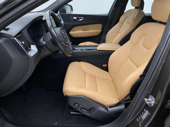 Volvo XC60 T5 AWD MOMENTUM AUT CZ 2.0 Momentum