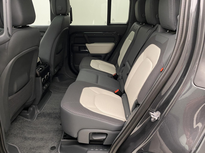 Land Rover Defender 110 D300 X-DYNAMIC HSE AWD 7m 3.0 d Dynamic