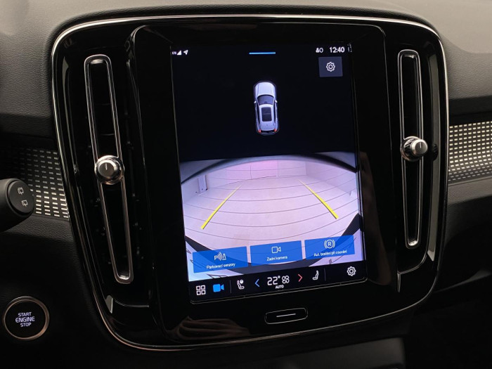 Volvo XC40 B4 AWD PLUS BRIGHT REZERVACE 2.0 Plus
