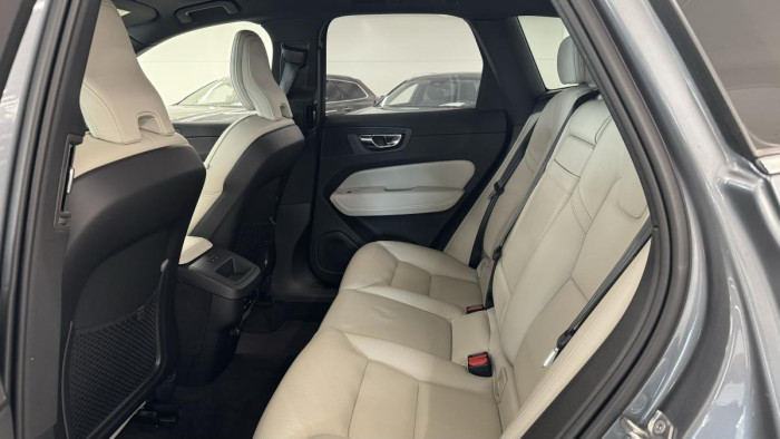 Volvo XC60 D4 INSCRIPTION AUT REZERVACE 2.0 d