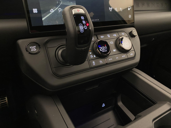 Land Rover Defender OCTA BLACK P635