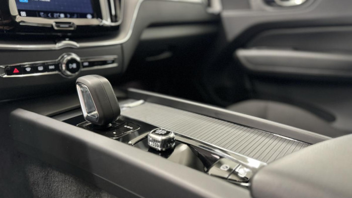 Volvo XC60 B4 AWD MOMENTUM AUT REZERVACE 2.0 Momentum