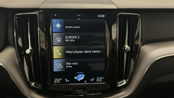 Volvo XC60 B4 AWD MOMENTUM REZERVACE 2.0 Momentum