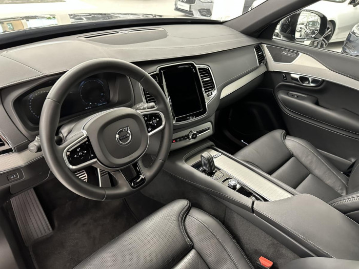 Volvo XC90 B5 AWD R-DESIGN AUT REZERVACE