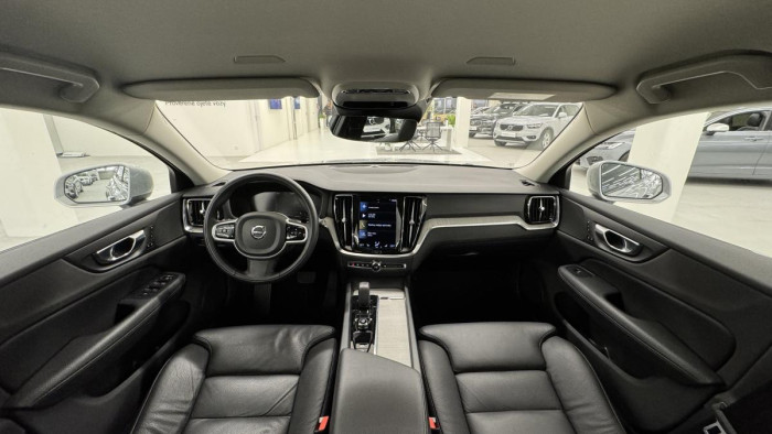 Volvo V60 CROSS COUNTRY B4 REZERVACE