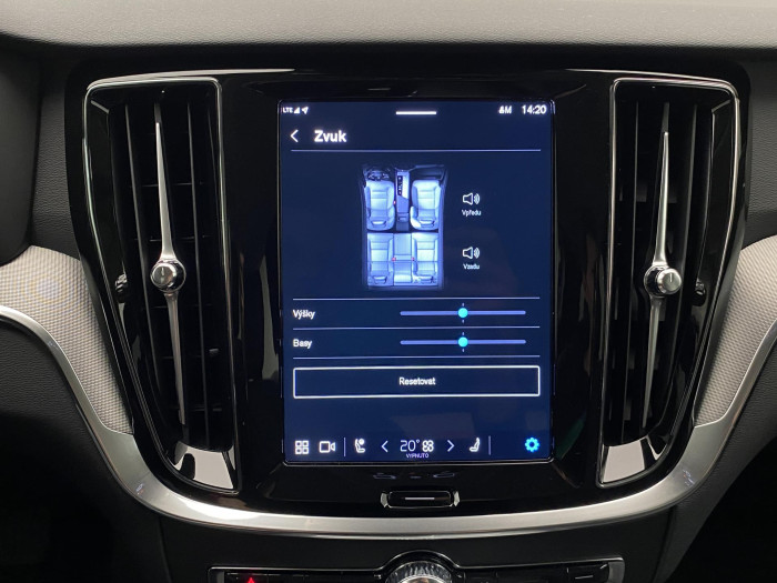 Volvo V60 B4 DARK PLUS AUT CZ