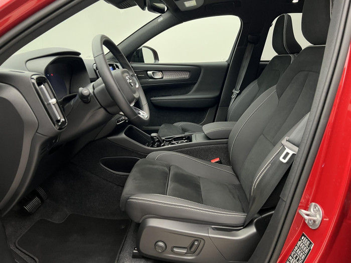 Volvo XC40 B3 ULTRA DARK AUT CZ 1.maj.