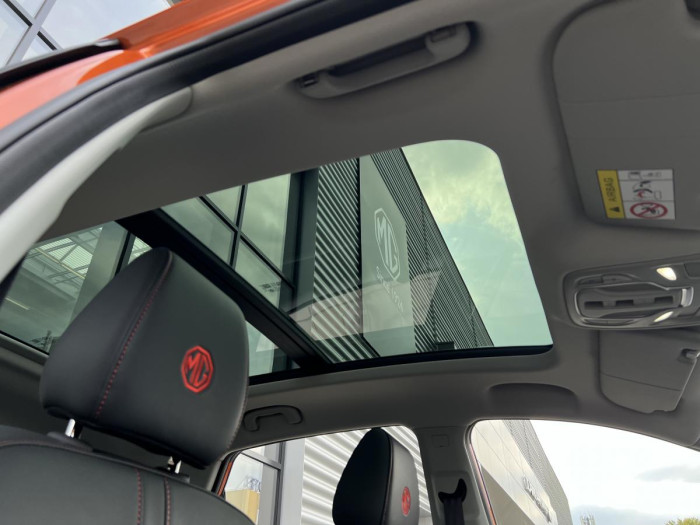 MG ZS ELEGANCE - ZIMNÍ PNEU ZDARMA* 1.0 Elegance