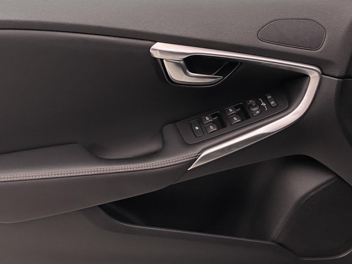 Volvo V40 T3 R-DESIGN AUT 1.maj.