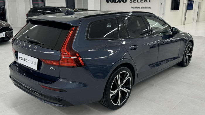 Volvo V60 B4 PLUS DARK AUT REZERVACE 2.0 Plus