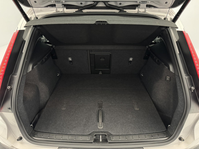 Volvo XC40 B4 PLUS DARK AUT 1. maj