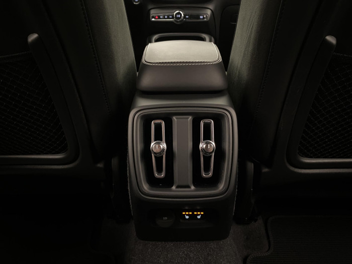 Volvo XC40 T4 AWD R-DESIGN AUT