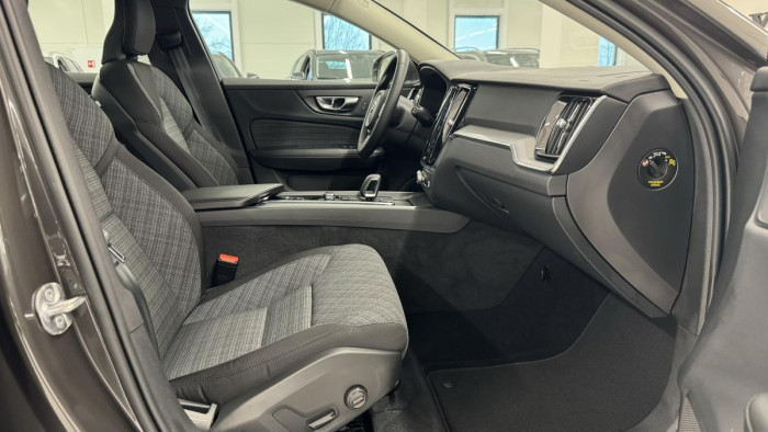 Volvo V60 B4 MOMENTUM AUT REZERVACE 2.0 Momentum