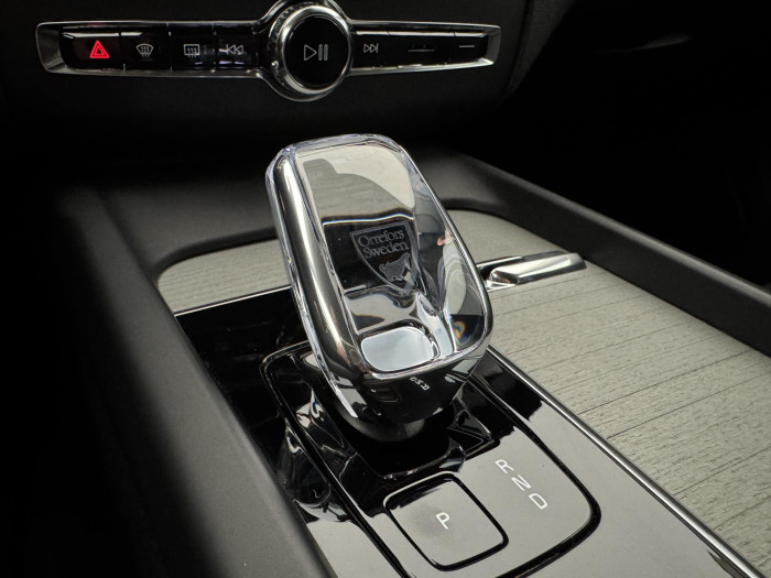 Volvo XC60 B5 AWD PLUS DARK AUT REZERVACE