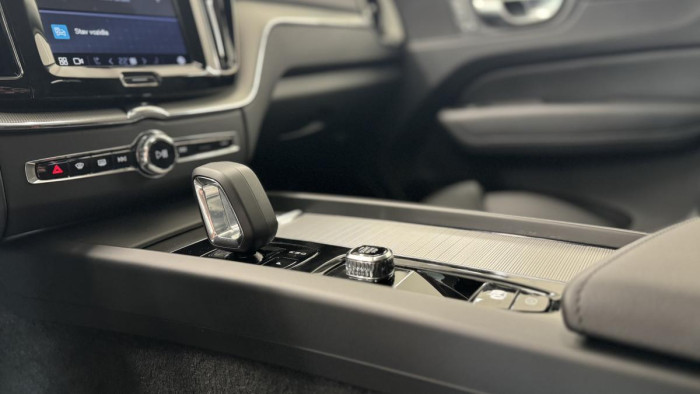Volvo XC60 B4 PLUS DARK AUT REZERVACE 2.0 Plus