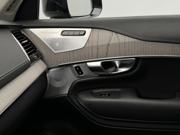 Volvo XC90 T8 AWD RECHARGE ULTIMATE DARK