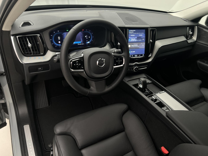 Volvo XC60 B4 AWD PLUS DARK AUT 1.maj.