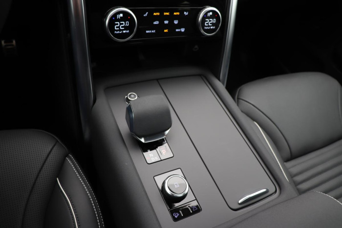 Land Rover Discovery D250 R-DYNAMIC SE REZERVACE 3.0 d Dynamic SE