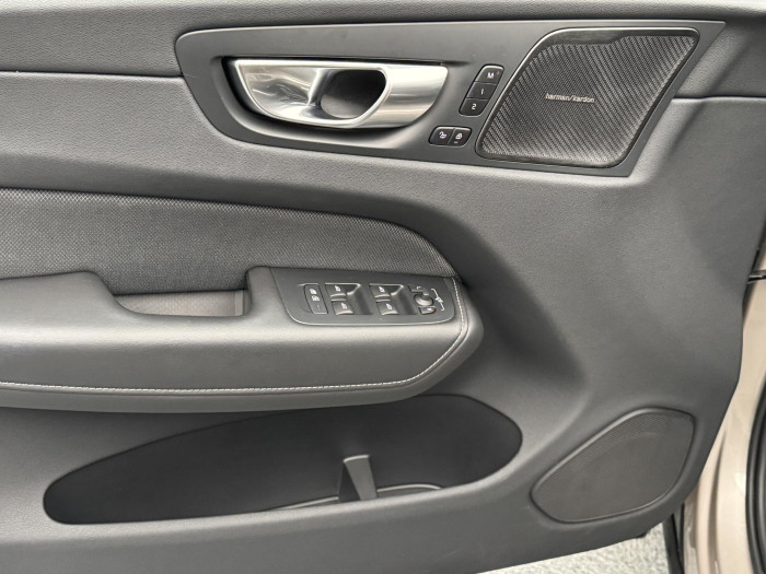 Volvo XC60 B5 AWD DARK PLUS AUT