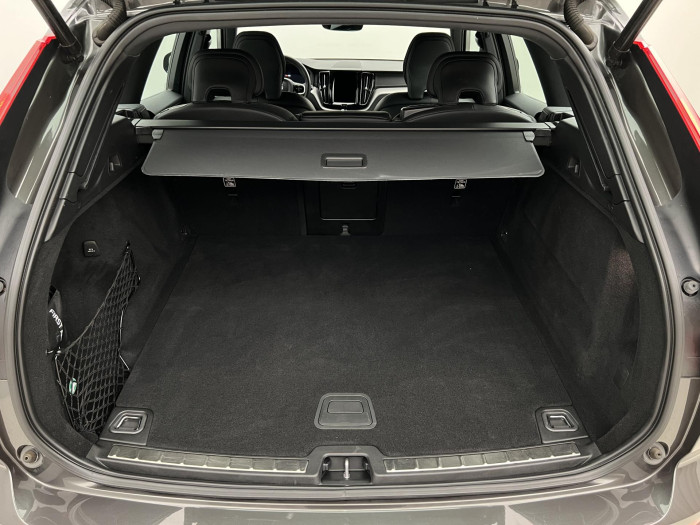 Volvo XC60 B5 AWD R-DESIGN AUT