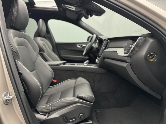 Volvo XC60 B5 AWD DARK PLUS AUT