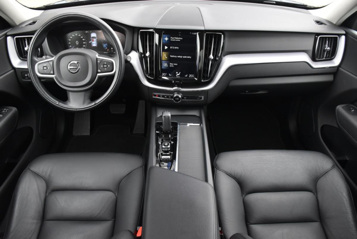 Volvo XC60 B5 AWD MOMENTUM AUT REZERVACE 2.0 Momentum