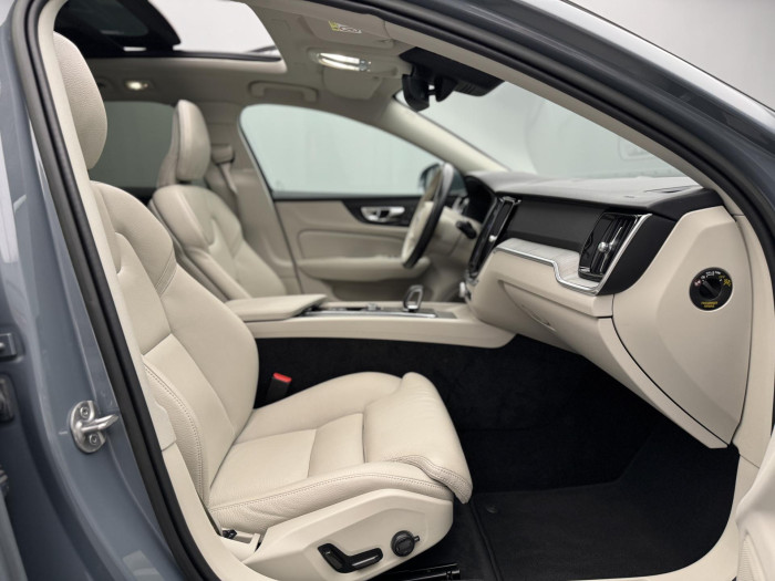 Volvo V60 B4 BRIGHT PLUS AUT CZ 1.maj