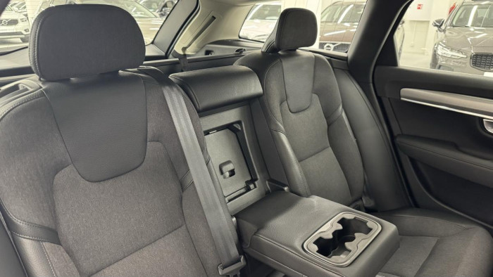 Volvo V90 D4 MOMENTUM AUT REZERVACE 2.0 d Momentum