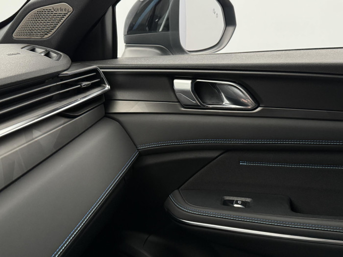 Lynk & Co 01 PHEV DCT AUT REZERVACE