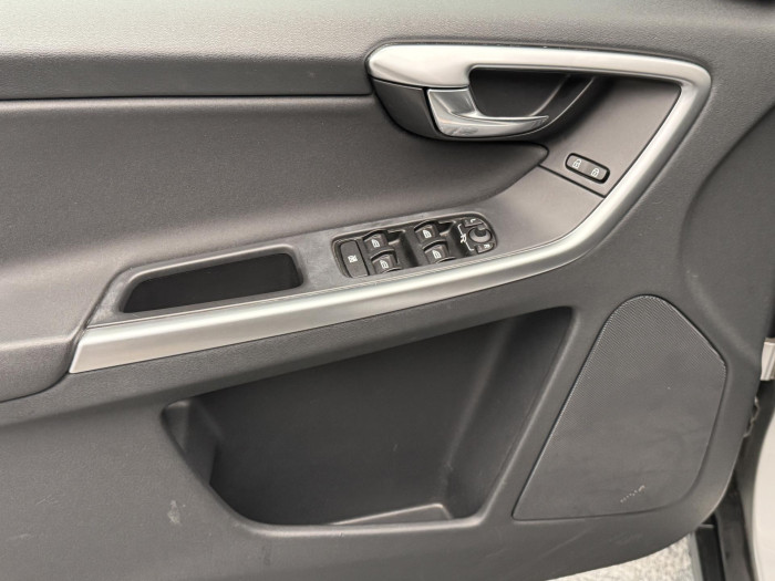 Volvo XC60 D5 AWD MOMENTUM AUT CZ 2.4 d Momentum